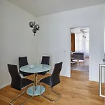 Modern & Elegant, 3 Min Of Wenceslas Square