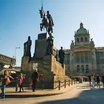 Modern & Elegant, 3 Min Of Wenceslas Square